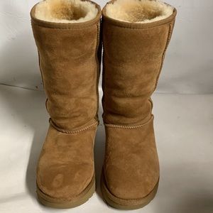 UGG S/N 1016224 women’s chestnut sheepskin suede Classic tall winter boots.
